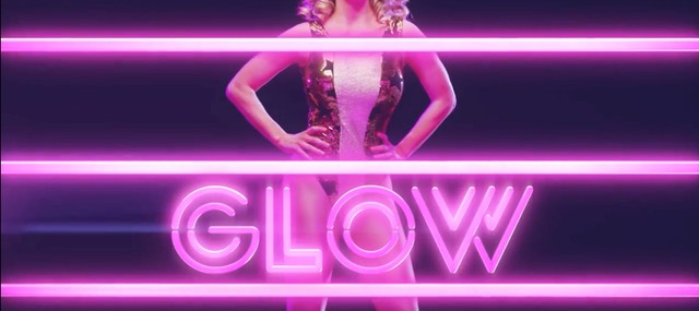 GLOW 23 Haziran’da Netflix’de yayına girecek. Fosforlu renkler, yaldızlar, payetler her türlü abartı burada.