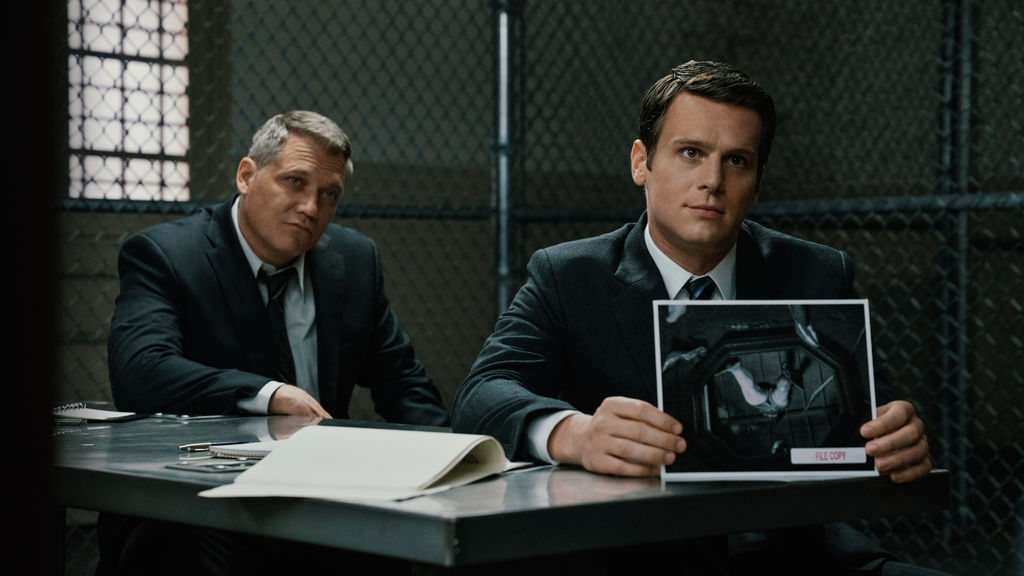 Mindhunter, şimdiden ikinci sezonu garantilemiş durumda. David Fincher dizinin ilk iki bölümünü yönetti.